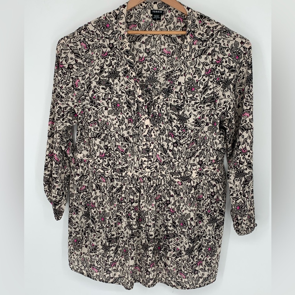 Torrid Women’s Lightweight Blouse w/Front Tie Closure Tan/Blk/Pink Sz 3 T6